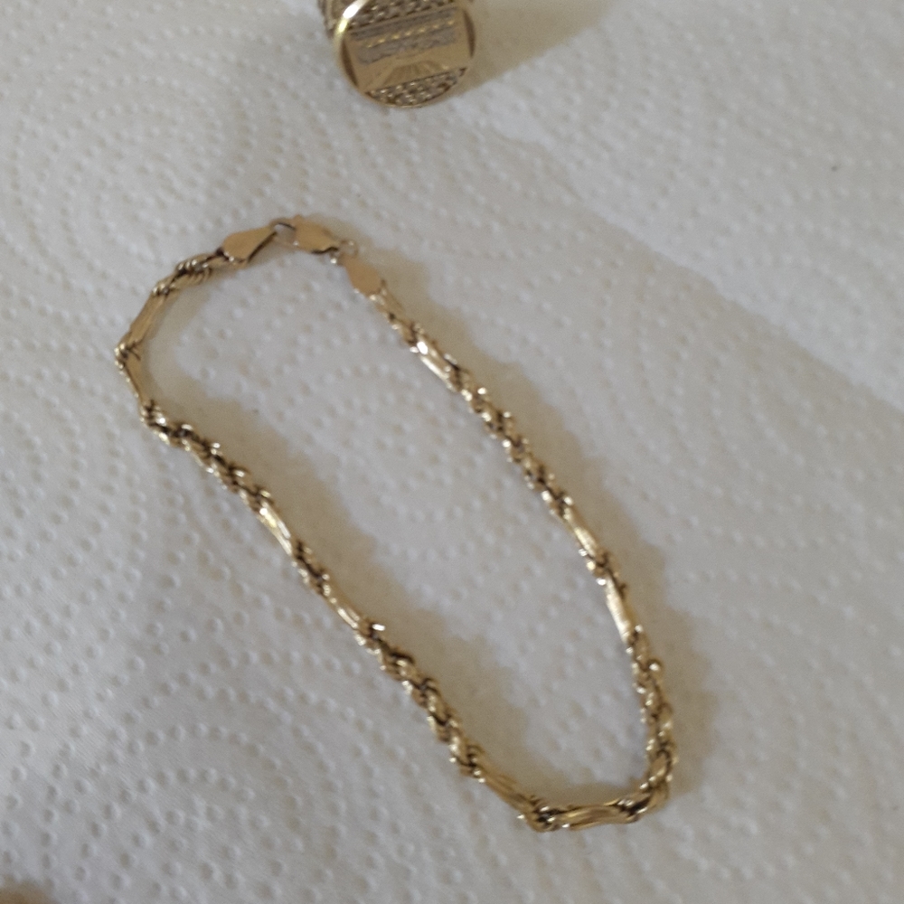 Gold jewelry bundle of (4) unisex - Picture 10 of 16